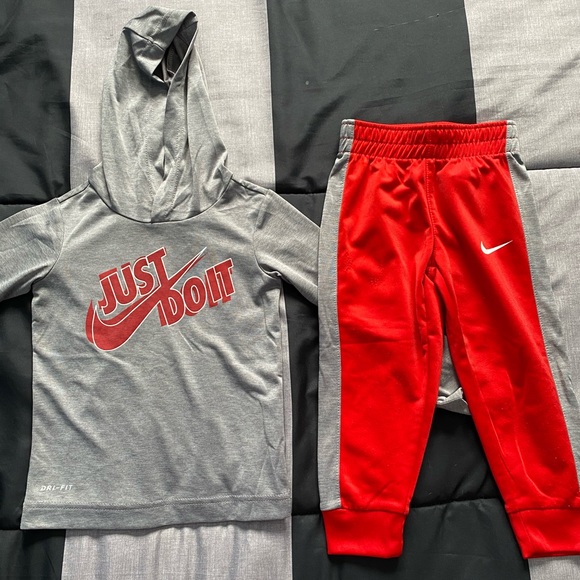 Nike Other - Nike boys set EUC